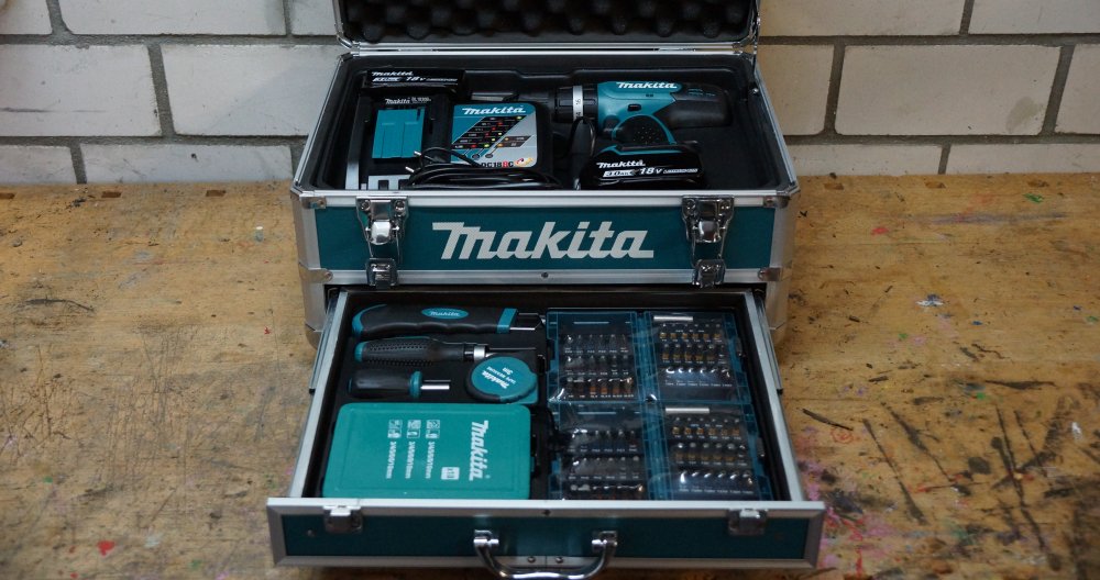 Makita DHP453RFX2 Alu Koffer geöffnet