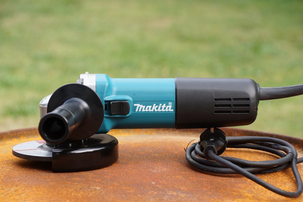 125 mm Makita Winkelschleifer 9558HNRG - - Test