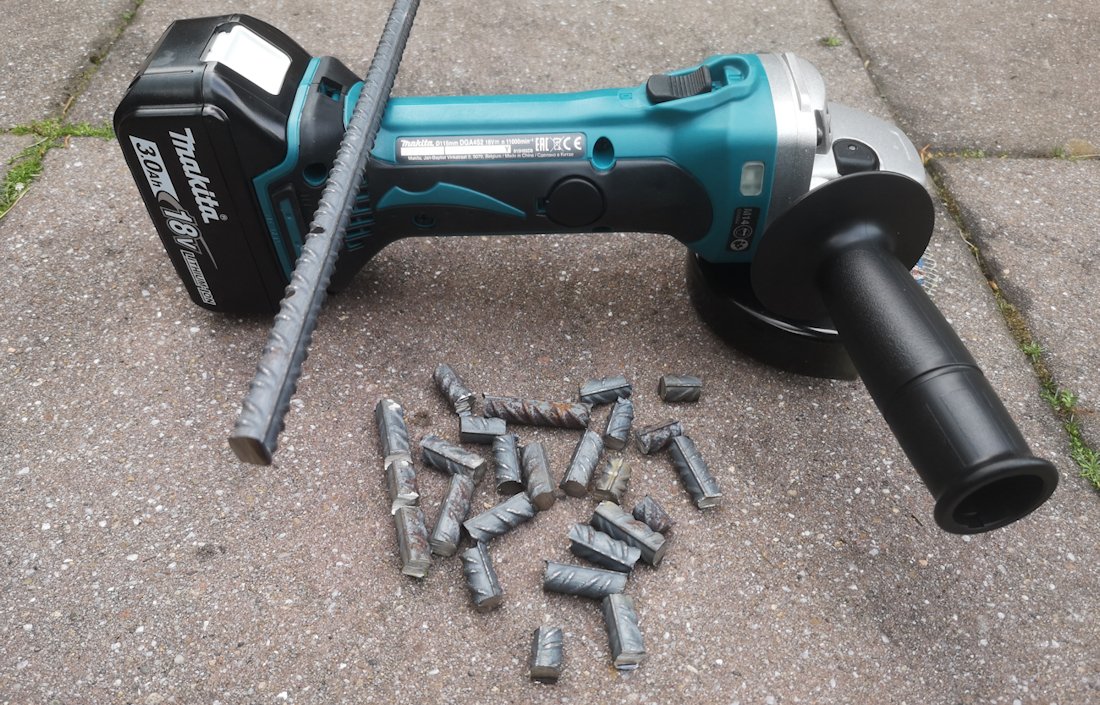 Makita DGA452Z Test Eisenstange